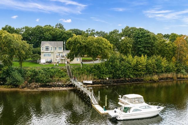 43 Cliff Dr, Freetown, MA 02702