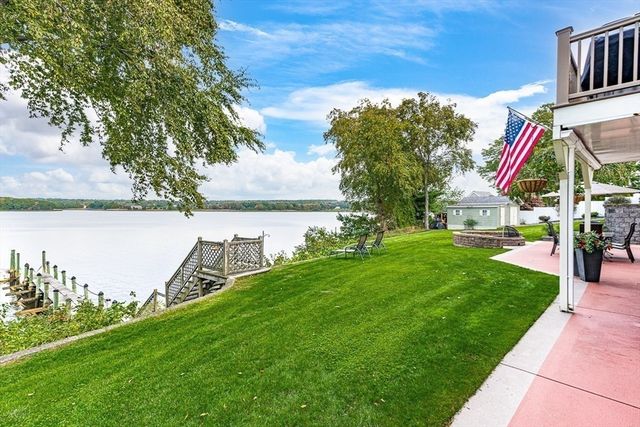 43 Cliff Dr, Freetown, MA 02702