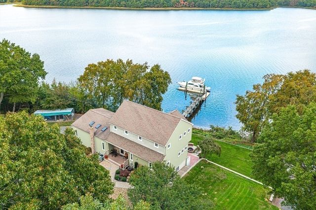43 Cliff Dr, Freetown, MA 02702
