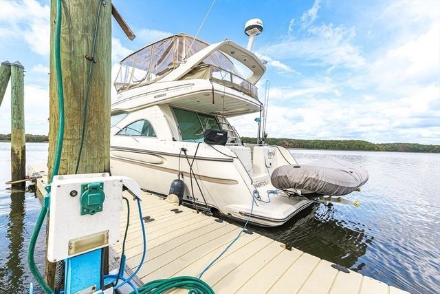 43 Cliff Dr, Freetown, MA 02702