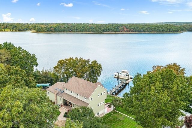 43 Cliff Dr, Freetown, MA 02702