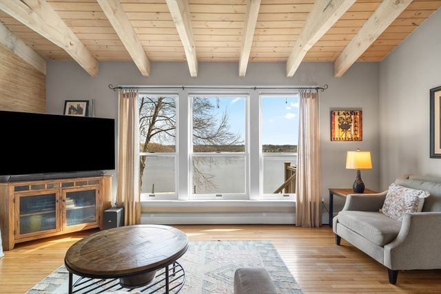 43 Cliff Dr, Freetown, MA 02702