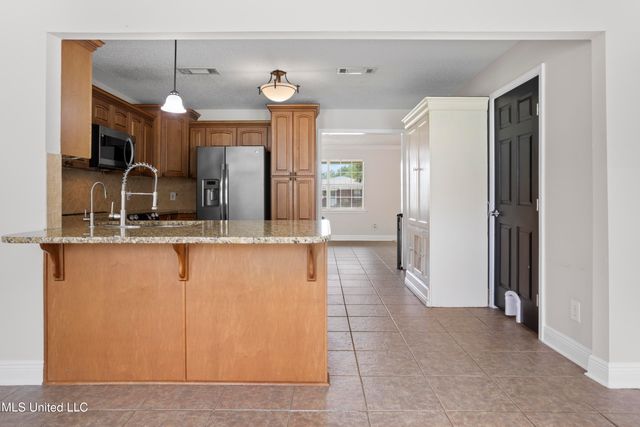 904 Waveland Avenue, Waveland, MS 39576