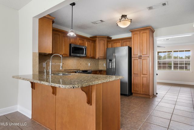 904 Waveland Avenue, Waveland, MS 39576