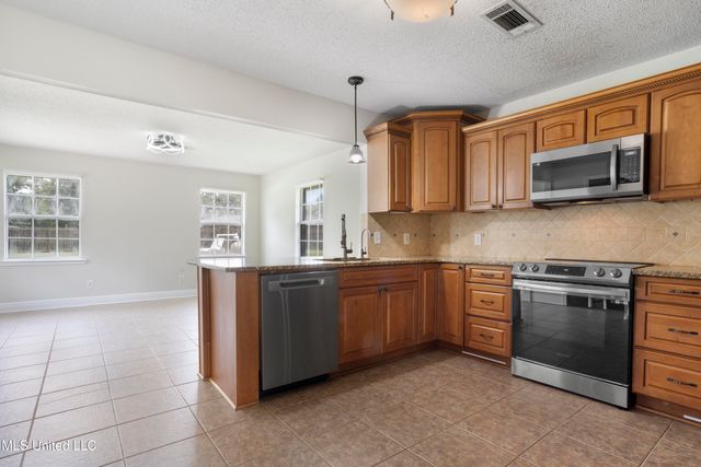 904 Waveland Avenue, Waveland, MS 39576