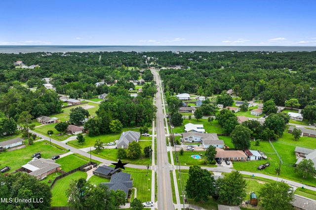 904 Waveland Avenue, Waveland, MS 39576