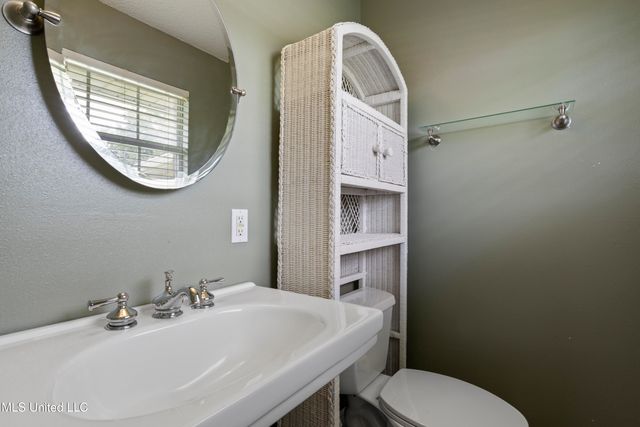 904 Waveland Avenue, Waveland, MS 39576