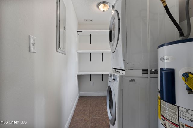 904 Waveland Avenue, Waveland, MS 39576