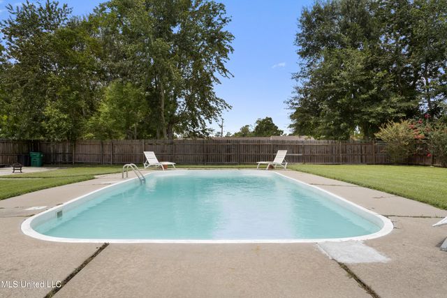 904 Waveland Avenue, Waveland, MS 39576