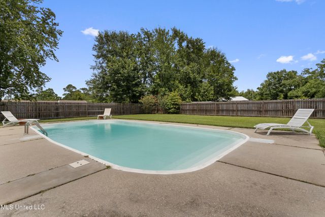 904 Waveland Avenue, Waveland, MS 39576