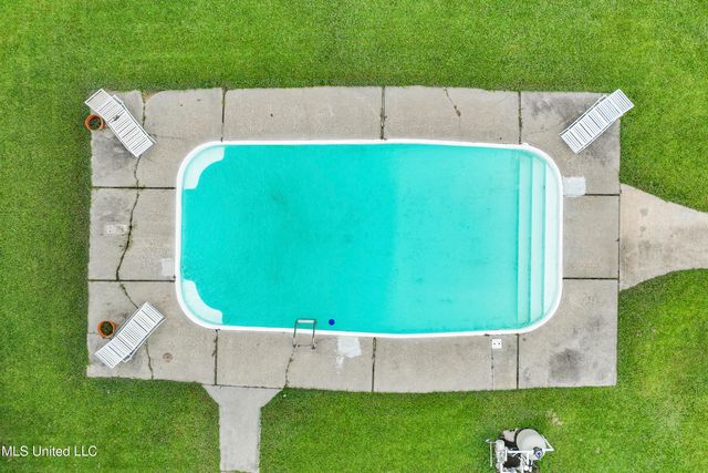 904 Waveland Avenue, Waveland, MS 39576