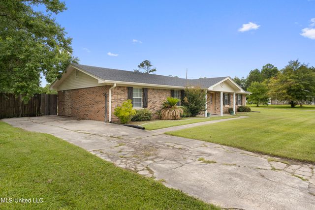 904 Waveland Avenue, Waveland, MS 39576