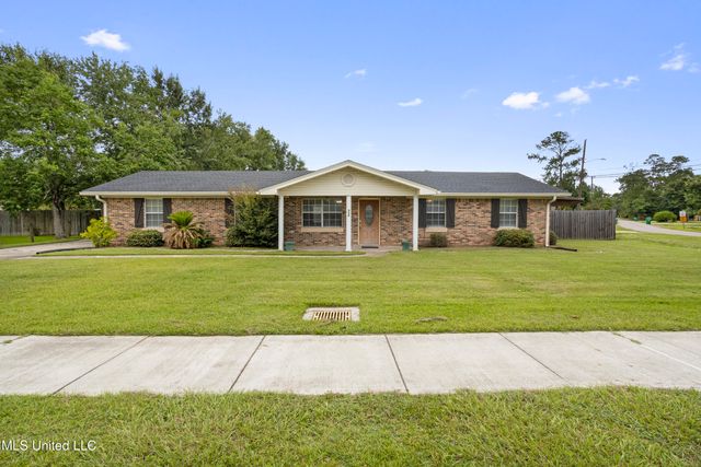 904 Waveland Avenue, Waveland, MS 39576