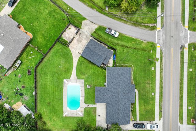 904 Waveland Avenue, Waveland, MS 39576