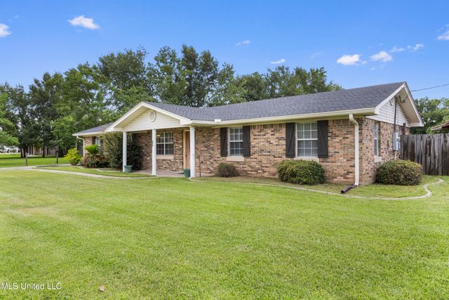 904 Waveland Avenue, Waveland, MS 39576