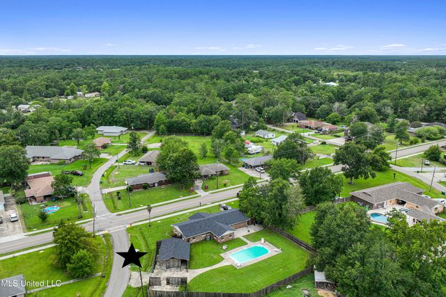 904 Waveland Avenue, Waveland, MS 39576