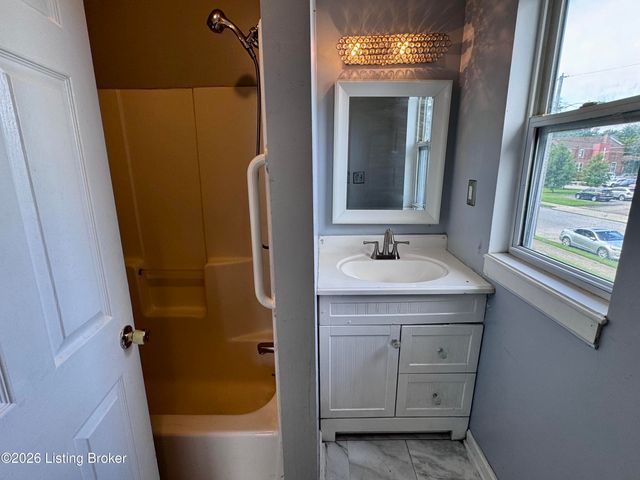 1347 S 28th St, Louisville, KY 40211