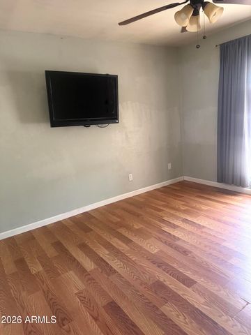 2909 W PALMAIRE Avenue, Phoenix, AZ 85051