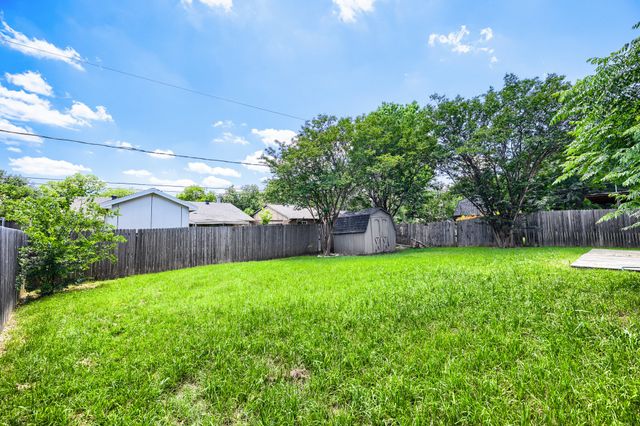 804 Netherland Drive, Arlington, TX 76017