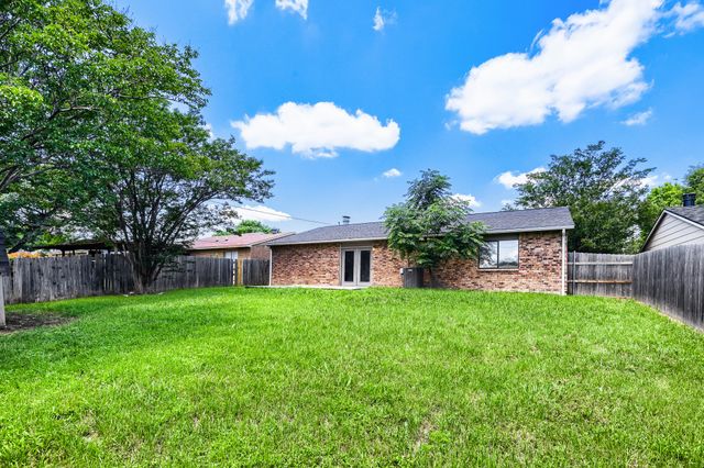 804 Netherland Drive, Arlington, TX 76017