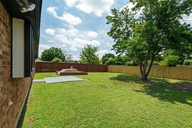 624 Quail Hollow Drive, Mesquite, TX 75150