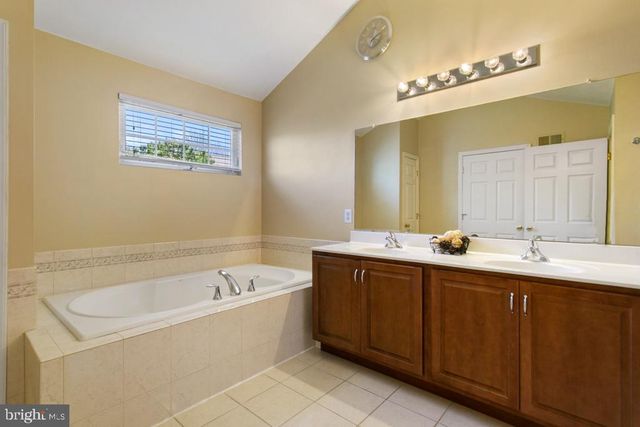 247 DEEPDALE DR, Kennett Square, PA 19348