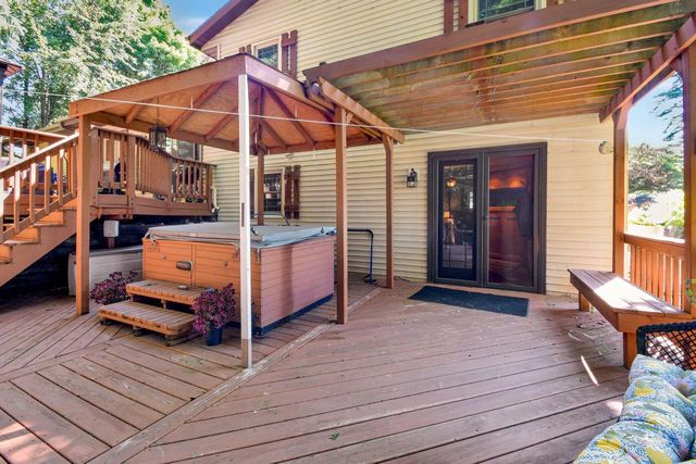 6905 Colt CIRCLE, West Bend, WI 53090