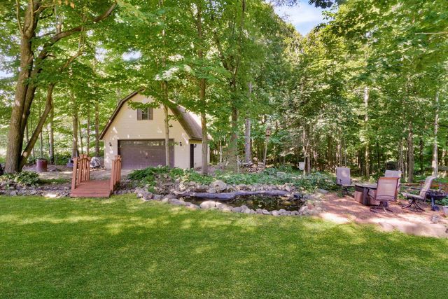 6905 Colt CIRCLE, West Bend, WI 53090