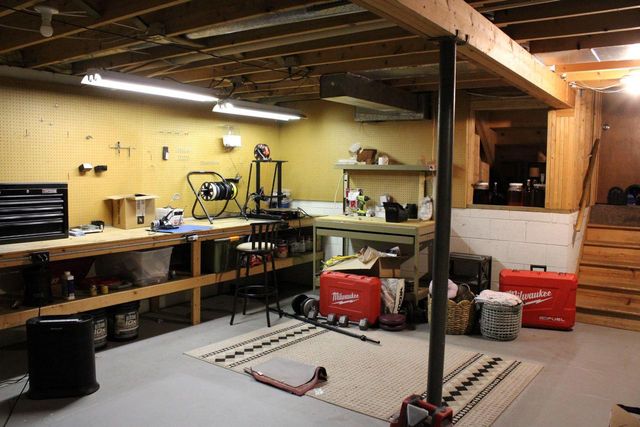 6905 Colt CIRCLE, West Bend, WI 53090