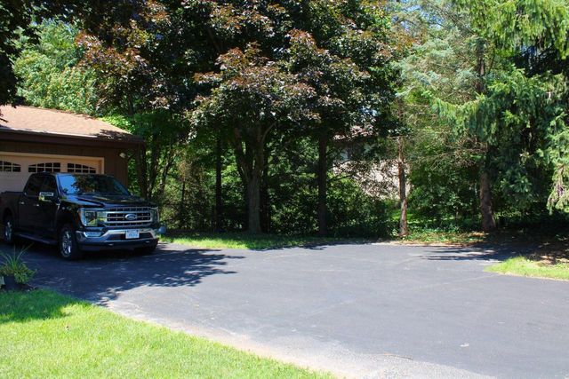 6905 Colt CIRCLE, West Bend, WI 53090