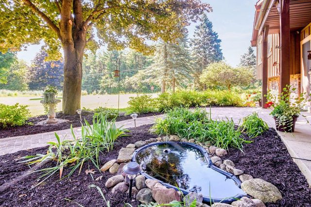6905 Colt CIRCLE, West Bend, WI 53090