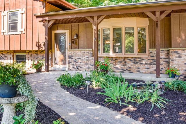 6905 Colt CIRCLE, West Bend, WI 53090