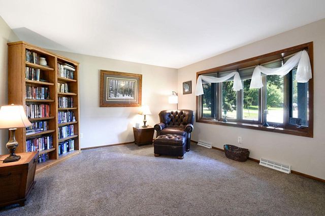6905 Colt CIRCLE, West Bend, WI 53090