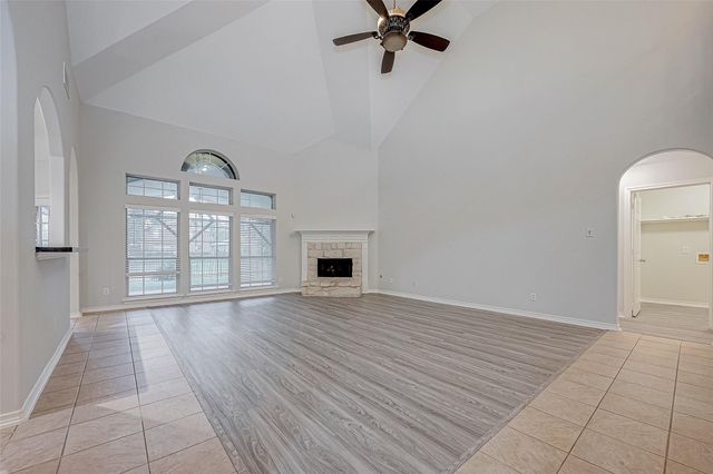 10327 Sablebrook Lane, Houston, TX 77095