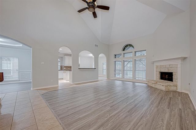 10327 Sablebrook Lane, Houston, TX 77095