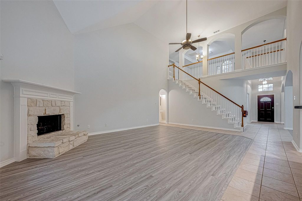 10327 Sablebrook Lane, Houston, TX 77095