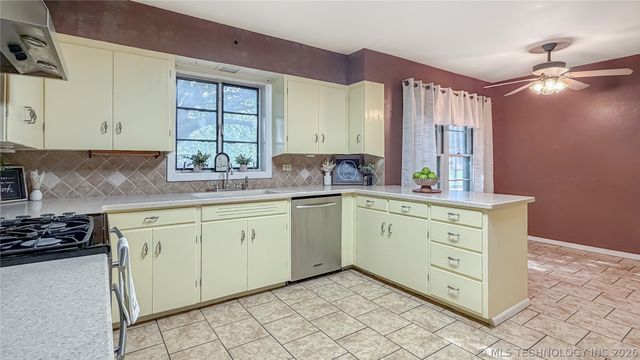 1024 Stanley SW, Ardmore, OK 73401