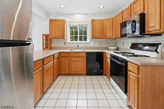 14 Schindler Ct, Chatham Boro, NJ 07928