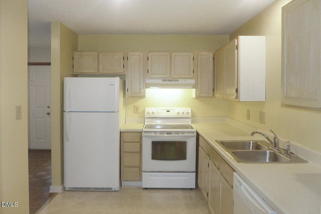 206 Cedarwood Lane, Carrboro, NC 27510