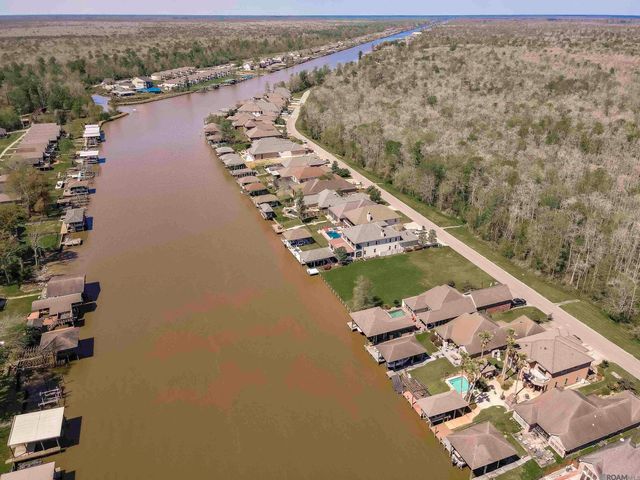 21049 Waterfront East Dr, Maurepas, LA 70449