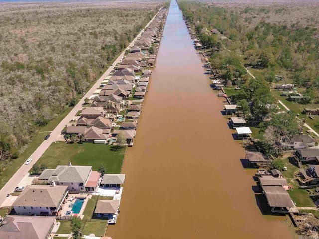 21049 Waterfront East Dr, Maurepas, LA 70449