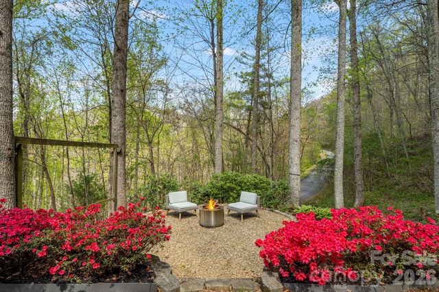35 Chesten Mountain Drive, Asheville, NC 28803