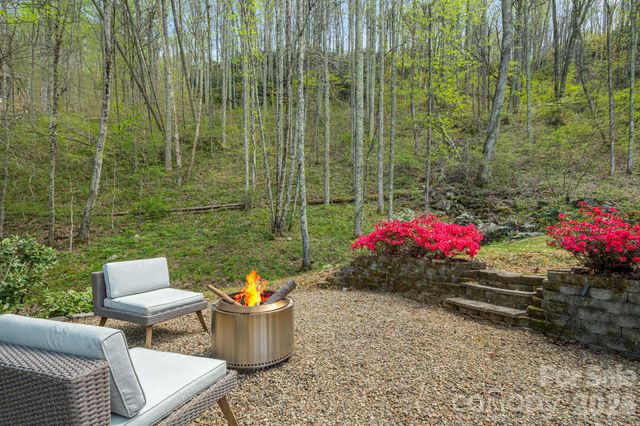 35 Chesten Mountain Drive, Asheville, NC 28803