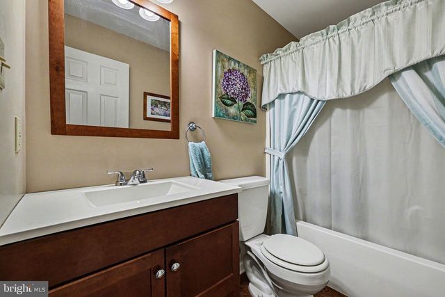 400 LOCUST ST, Halifax, PA 17032