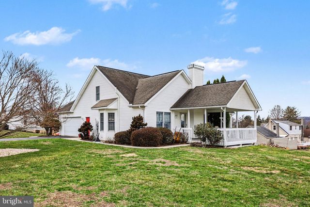 400 LOCUST ST, Halifax, PA 17032