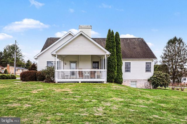 400 LOCUST ST, Halifax, PA 17032