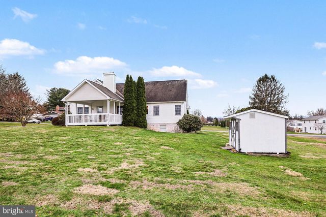 400 LOCUST ST, Halifax, PA 17032