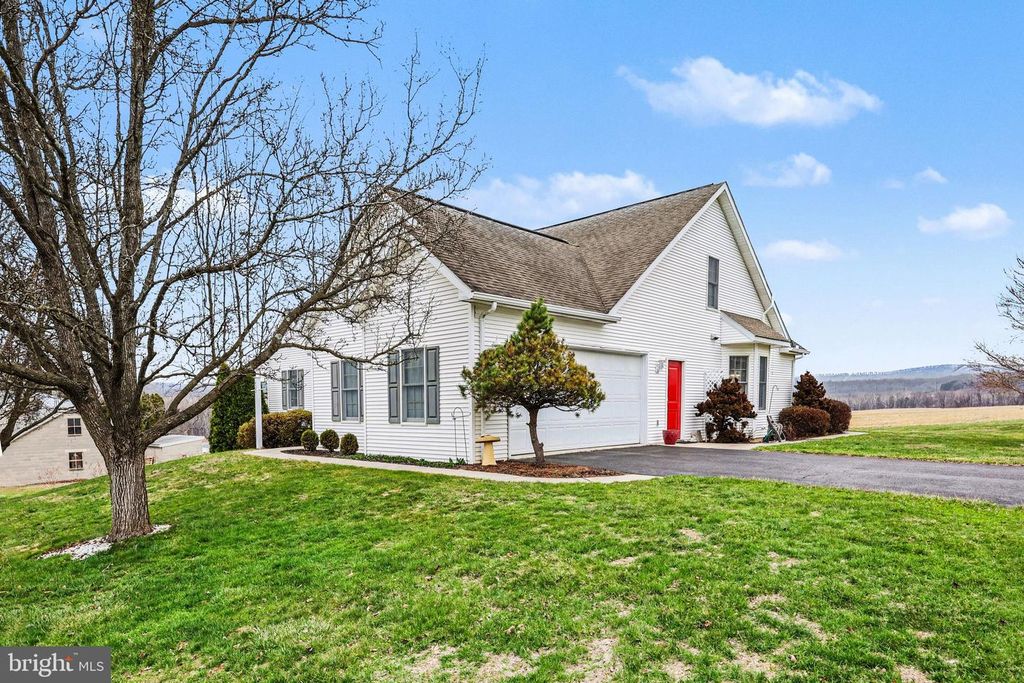 400 LOCUST ST, Halifax, PA 17032