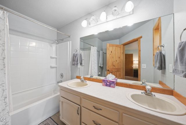 951 NE Lena Place, Bend, OR 97701