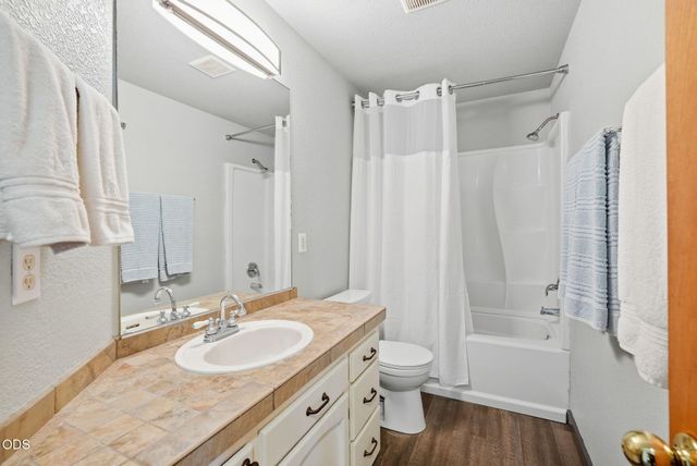 951 NE Lena Place, Bend, OR 97701